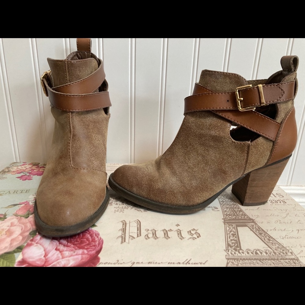 Brown ankle bootie with buckle